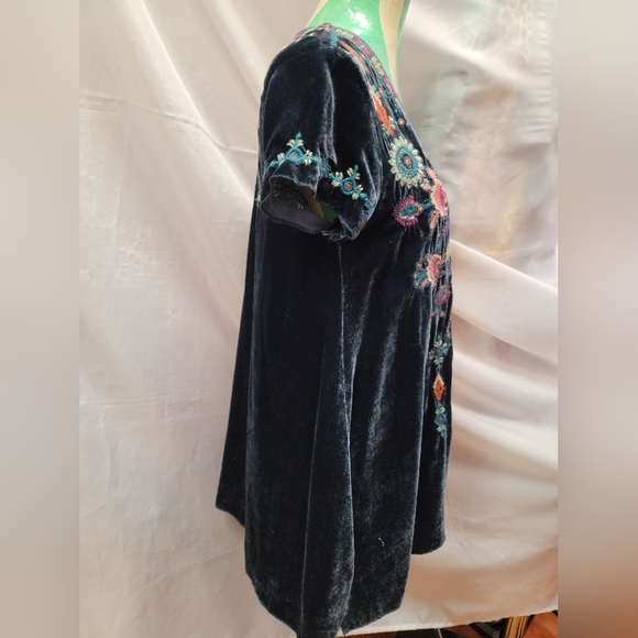 Johnny Was Velvet Top - Picture 2 of 6